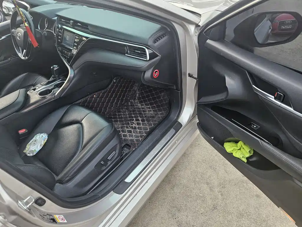 Toyota Camry 2018 — фото 18