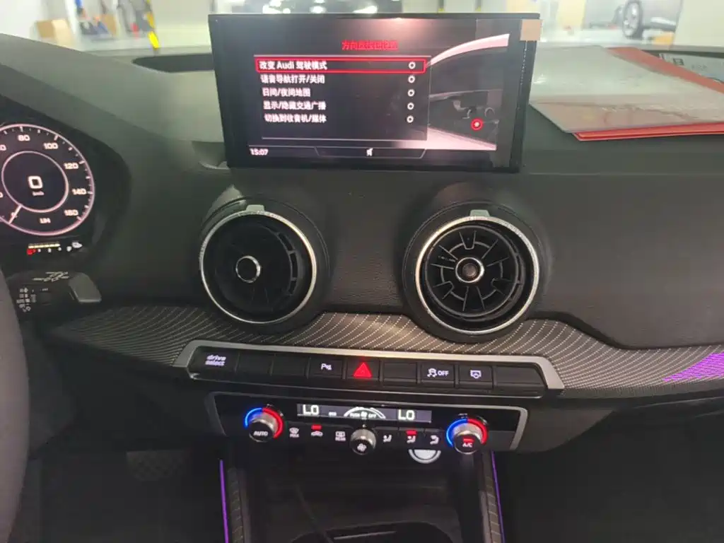 Audi Q2L E-Tron 2021 — фото 13