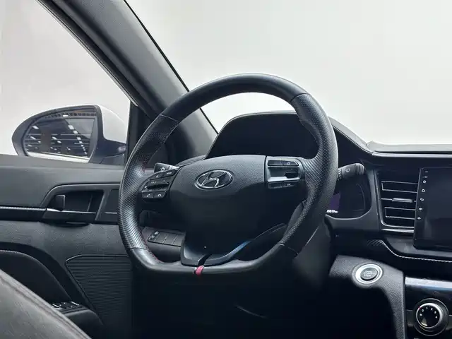 Hyundai Elantra 2019 — фото 12