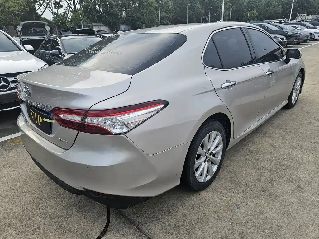Toyota Camry 2018 — фото 15