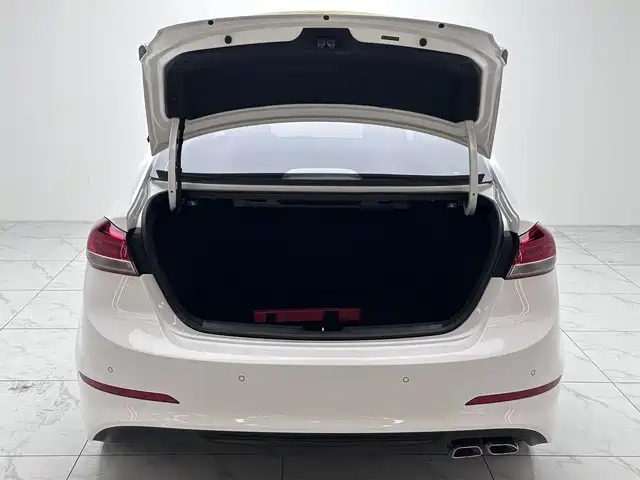 Hyundai Elantra 2019 — фото 14