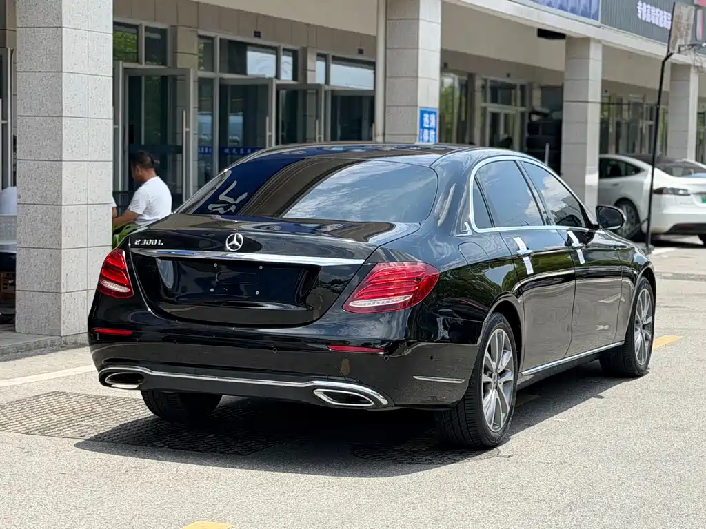 Mercedes-Benz E-Class 2019 — фото 11