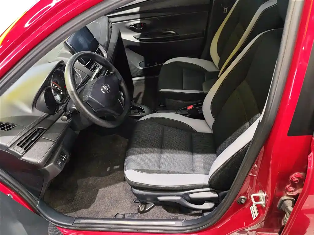 Toyota Yaris L 2021 — фото 11