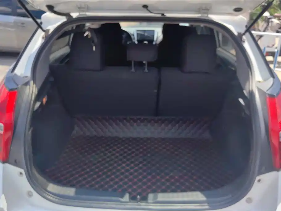 Toyota Yaris L 2017 — фото 4