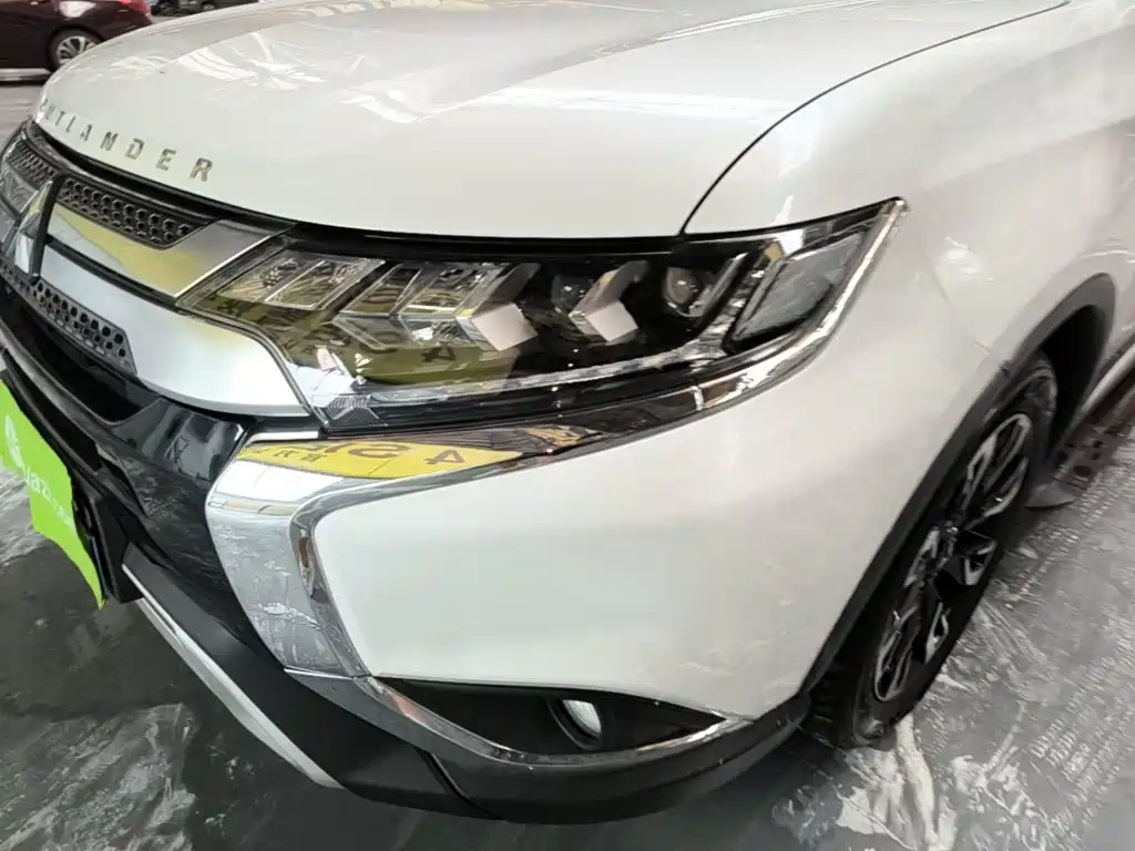 Mitsubishi Outlander 2020 — фото 24