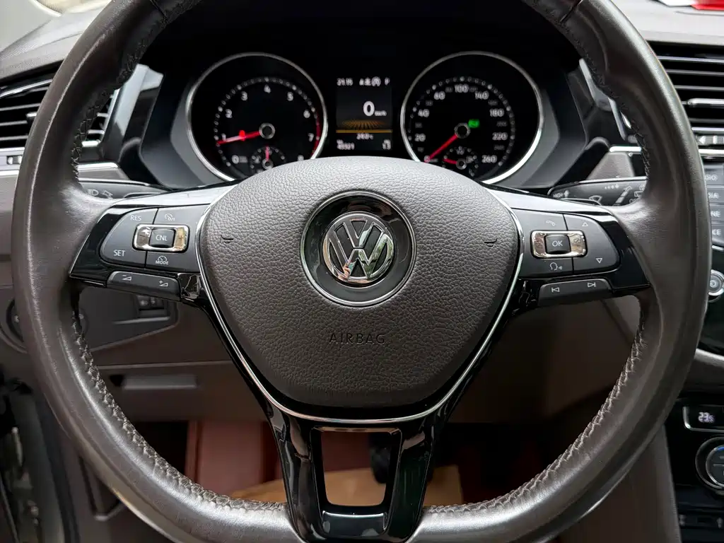 Volkswagen Tiguan L 2017 — фото 12
