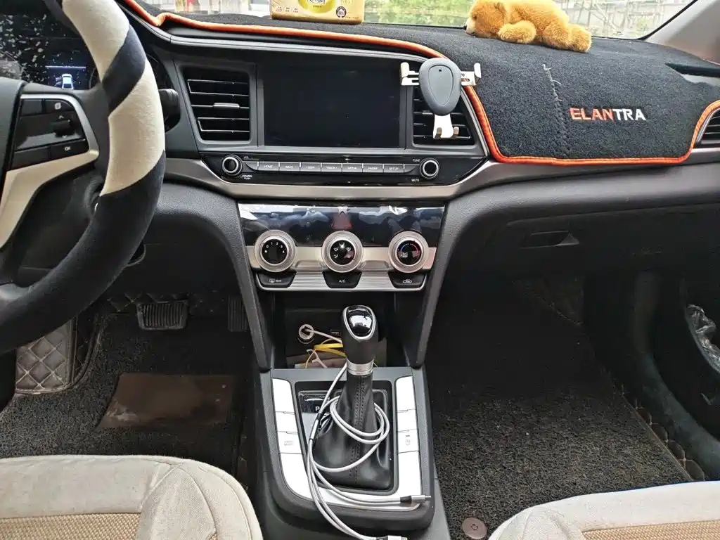 Hyundai Elantra 2019 — фото 6