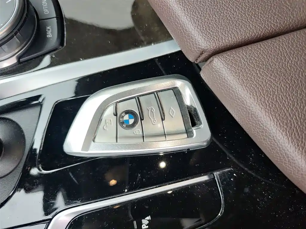 BMW 5 Series 2021 — фото 9