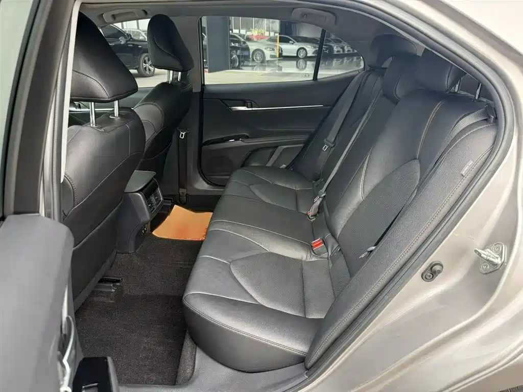 Toyota Camry 2021 — фото 14