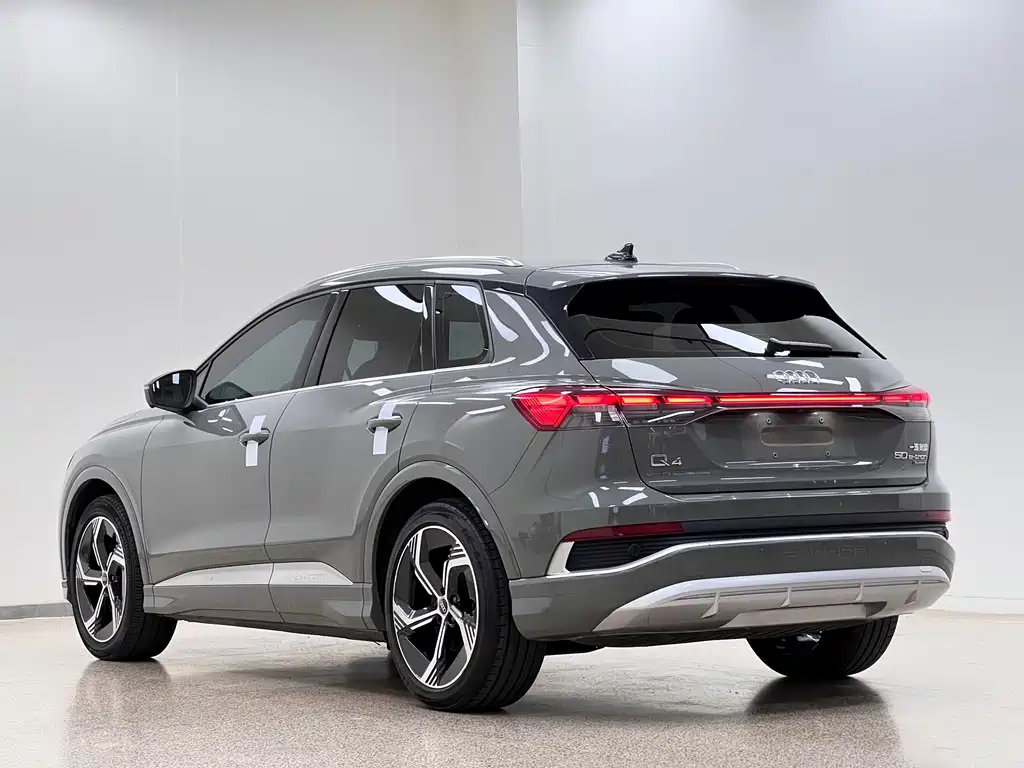 Audi Q4 e-tron 2022 — фото 5