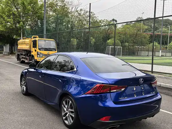 Lexus IS 2019