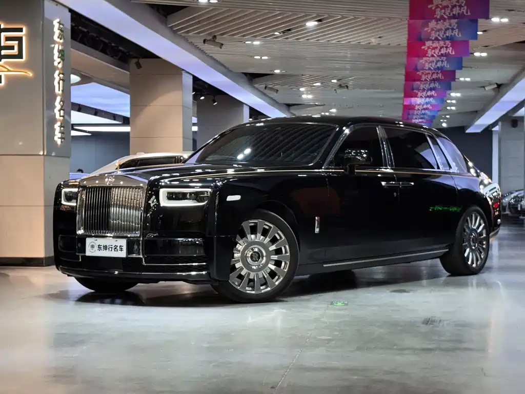 Rolls-Royce Phantom 2020 — фото 1