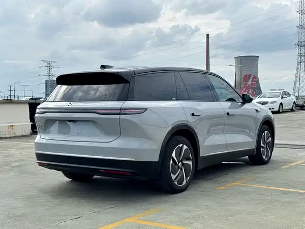 NIO ES8 2023