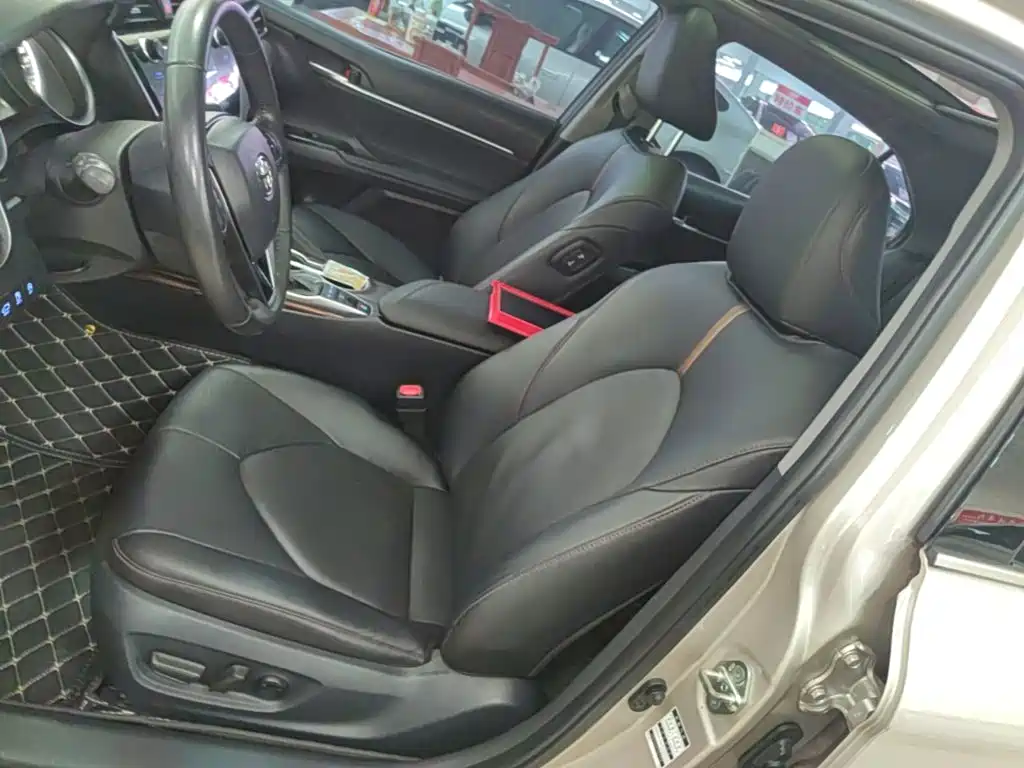 Toyota Camry 2020 — фото 15