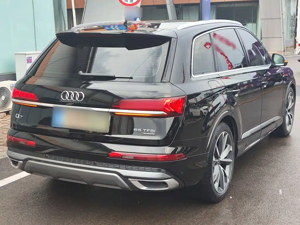 Audi Q7 2023 — фото 25