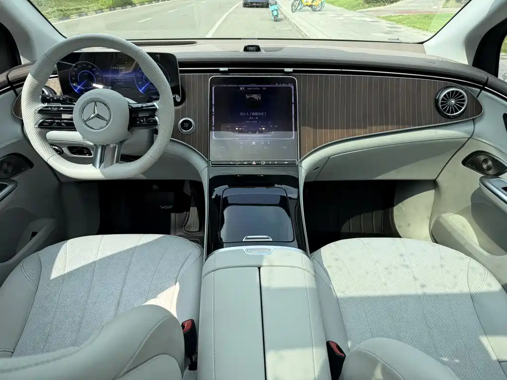 Mercedes-Benz EQE SUV 2023 — фото 14