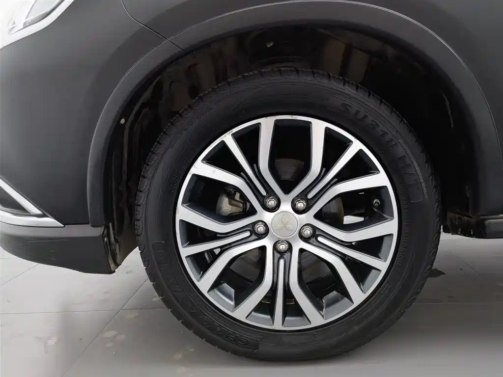 Mitsubishi Outlander 2018 — фото 17