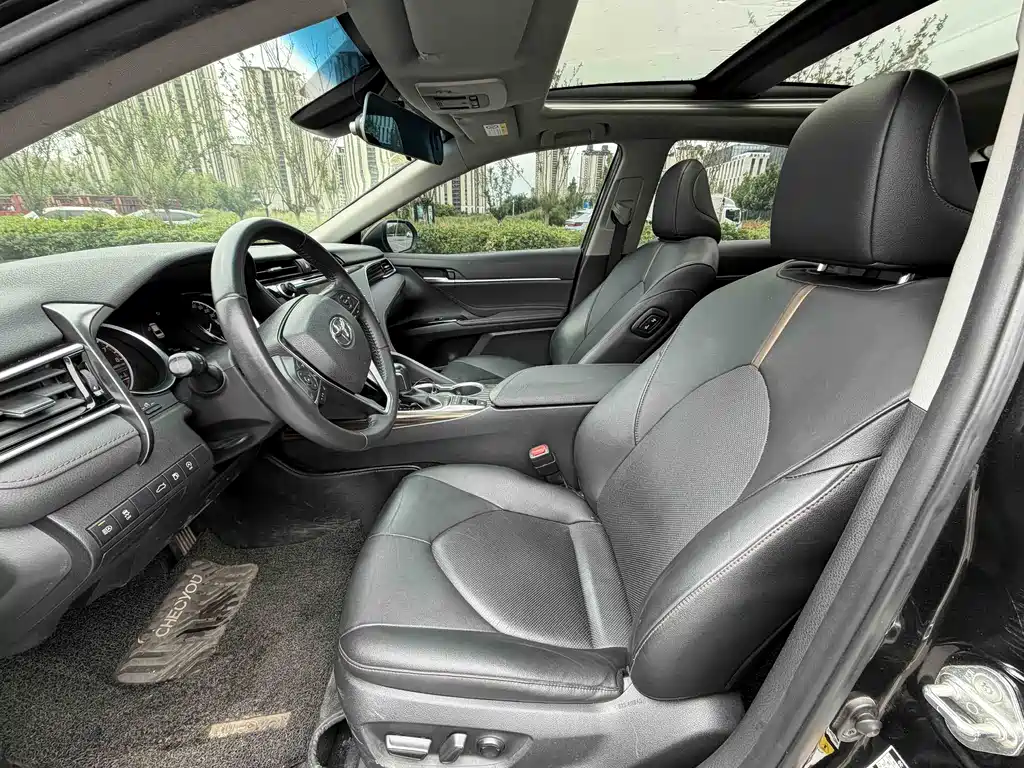 Toyota Camry 2018 — фото 8
