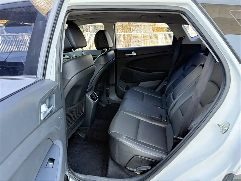 Hyundai Tucson 2015 — фото 15