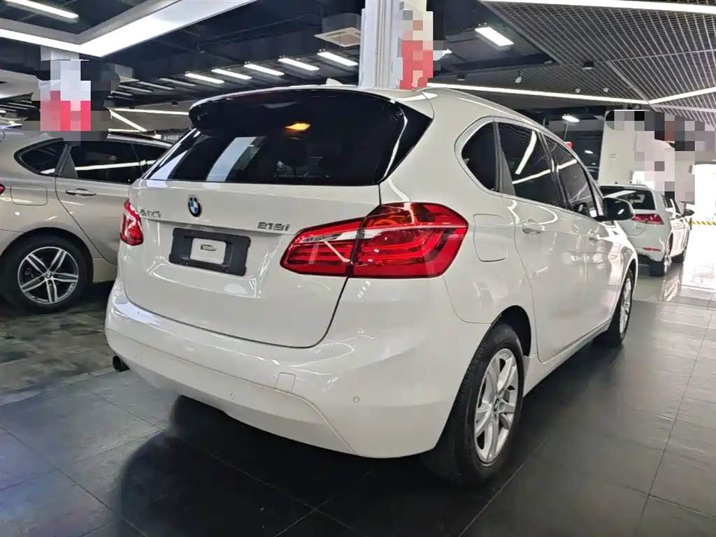 BMW 2 Series Active Tourer 2017 — фото 7