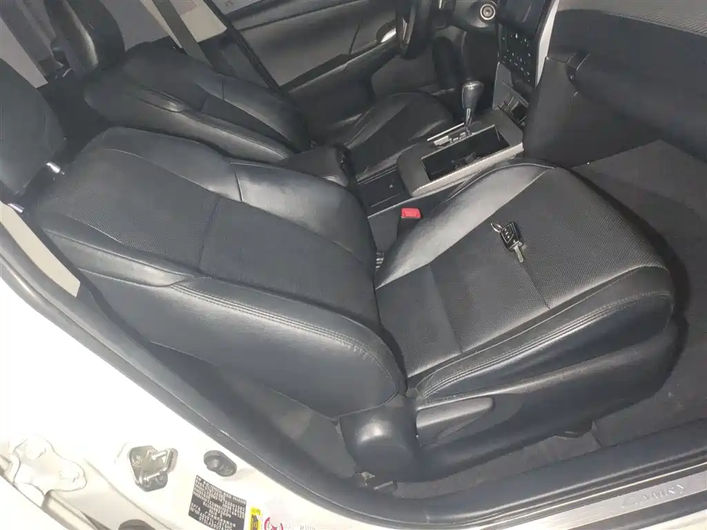 Toyota Camry 2015 — фото 25