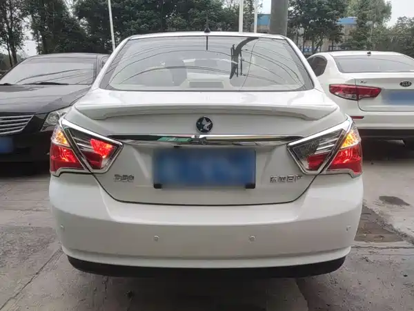 Venucia D50 2013