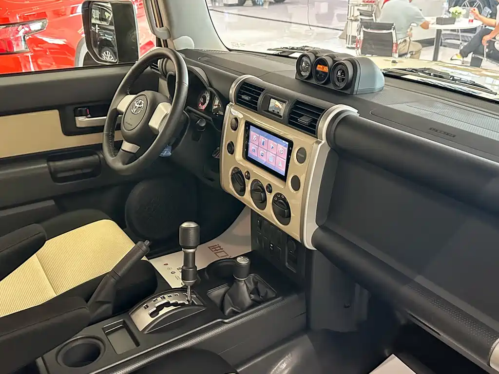 Toyota FJ Cruiser — фото 7