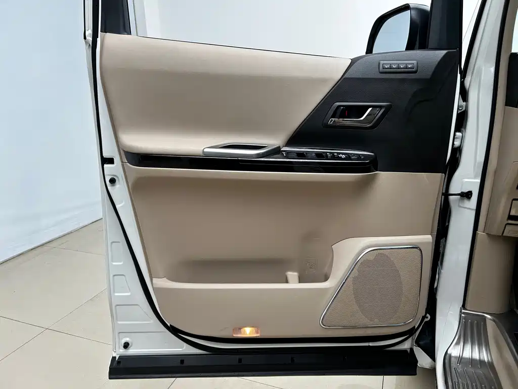 Toyota Alphard 2015 — фото 4