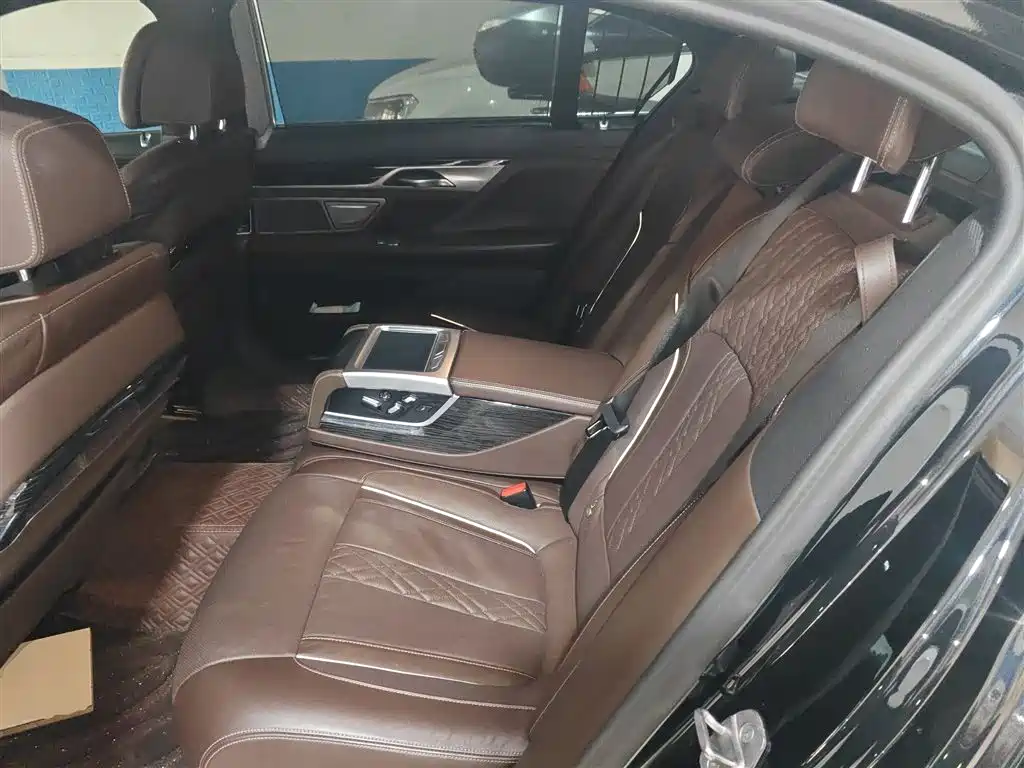 BMW 7 Series 2020 — фото 13