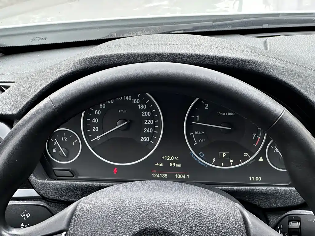 BMW 3 Series 2018 — фото 14