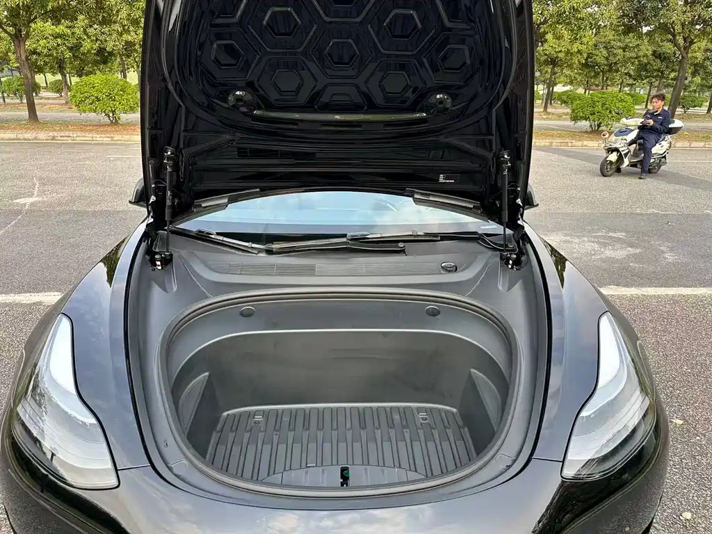 Tesla Model 3 2023 — фото 15