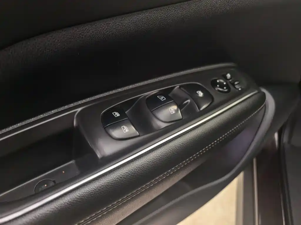 Renault Koleos 2017 — фото 18