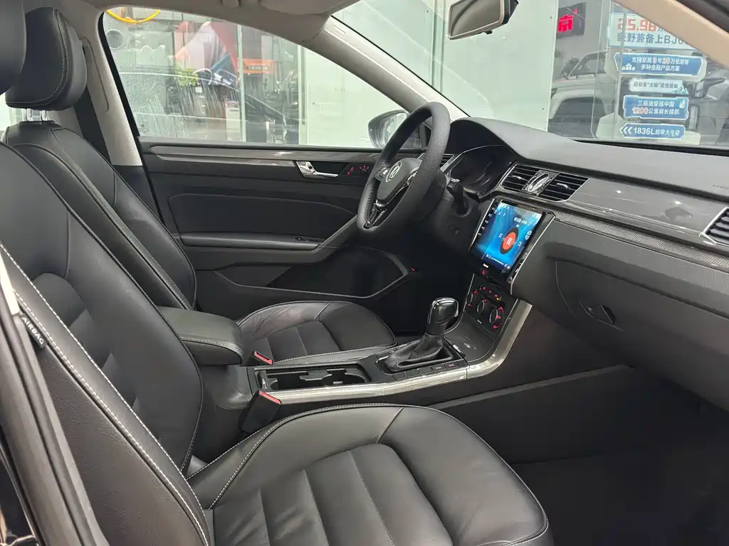 Volkswagen Passat 2018 — фото 12