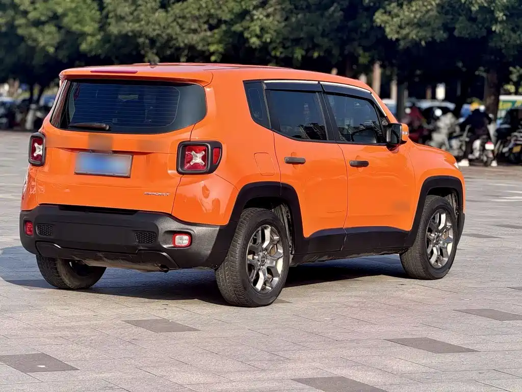 Jeep Renegade 2017 — фото 9