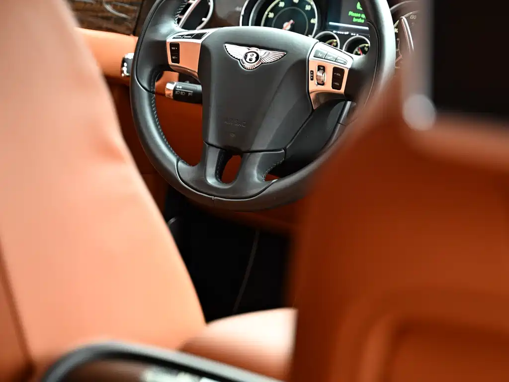 Bentley Flying Spur 2017 — фото 16