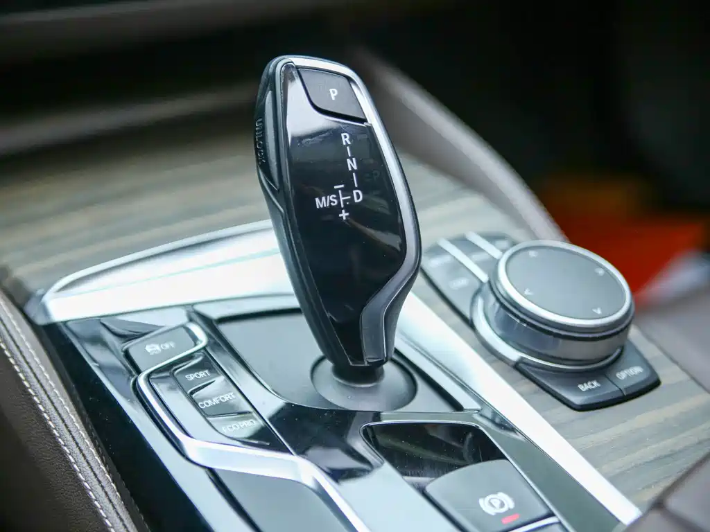 BMW 5 Series 2020 — фото 12
