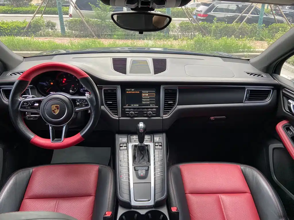 Porsche Macan 2017 — фото 11