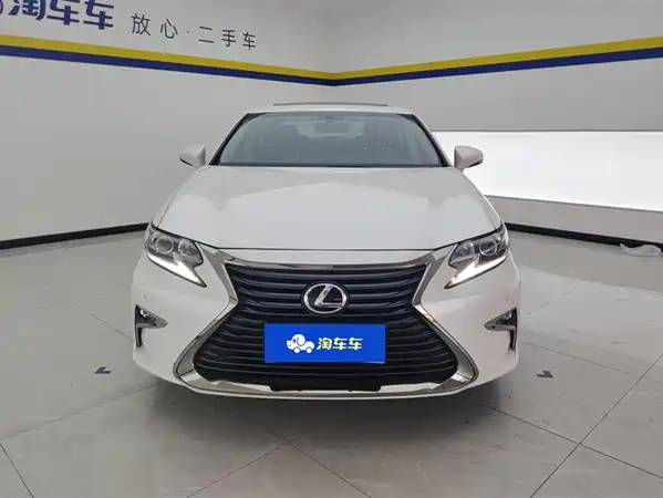 Lexus ES 2016