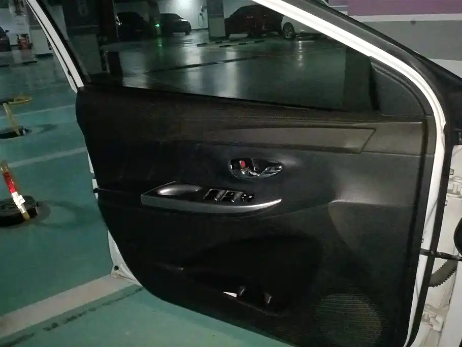 Toyota Yaris L 2014