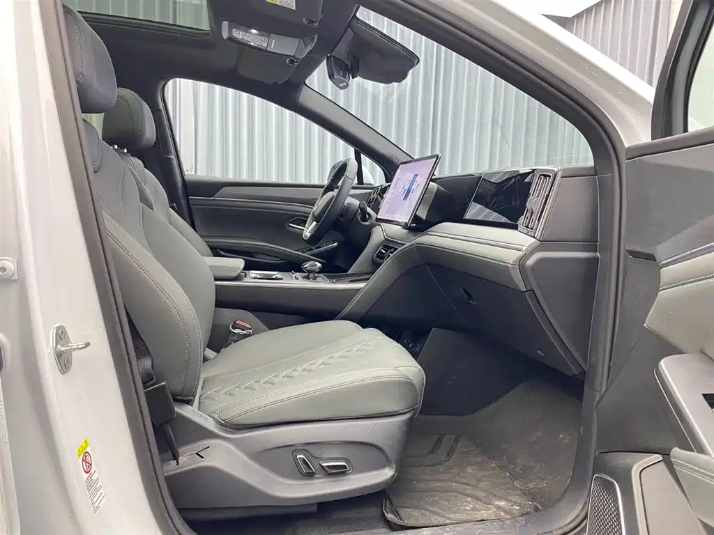 BYD L DM-i 2025 — фото 15