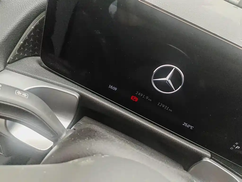 Mercedes-Benz GLB 2025 — фото 15
