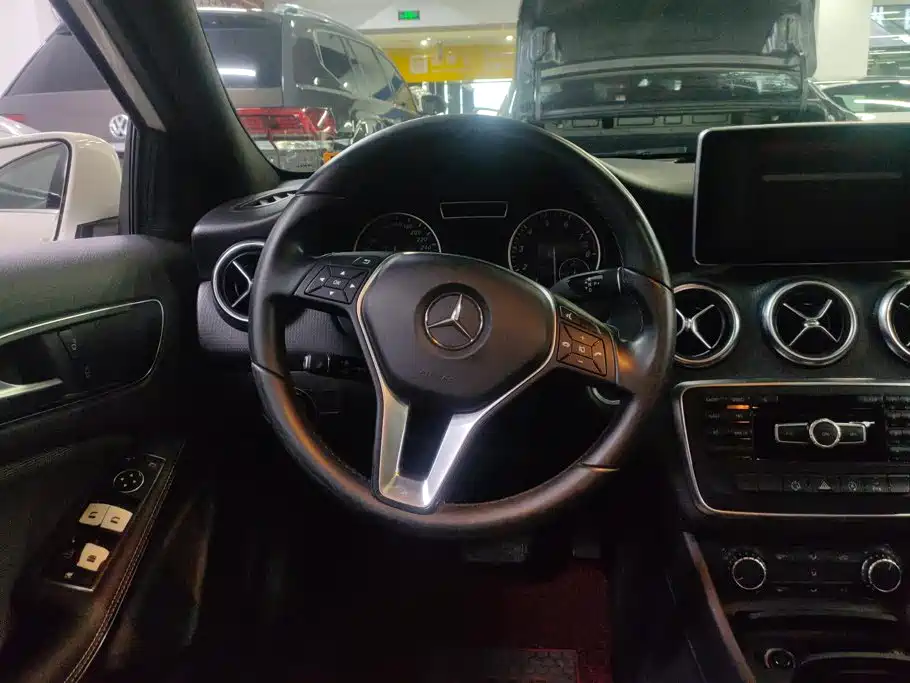 Mercedes-Benz A-Class 2015 — фото 15
