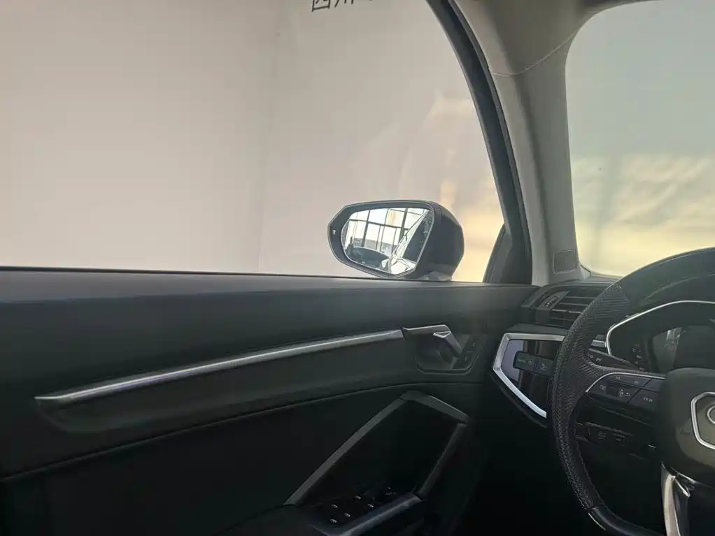 Audi Q3 Sportback 2023 — фото 14