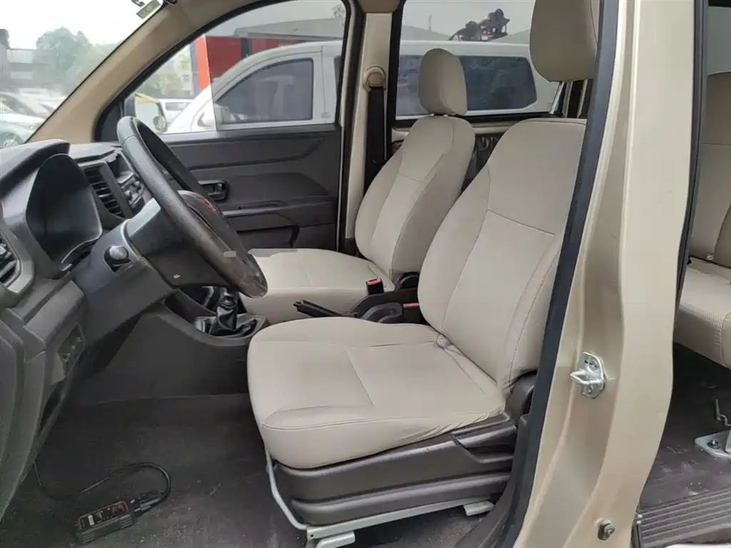 Wuling Hongguang V 2023 — фото 15