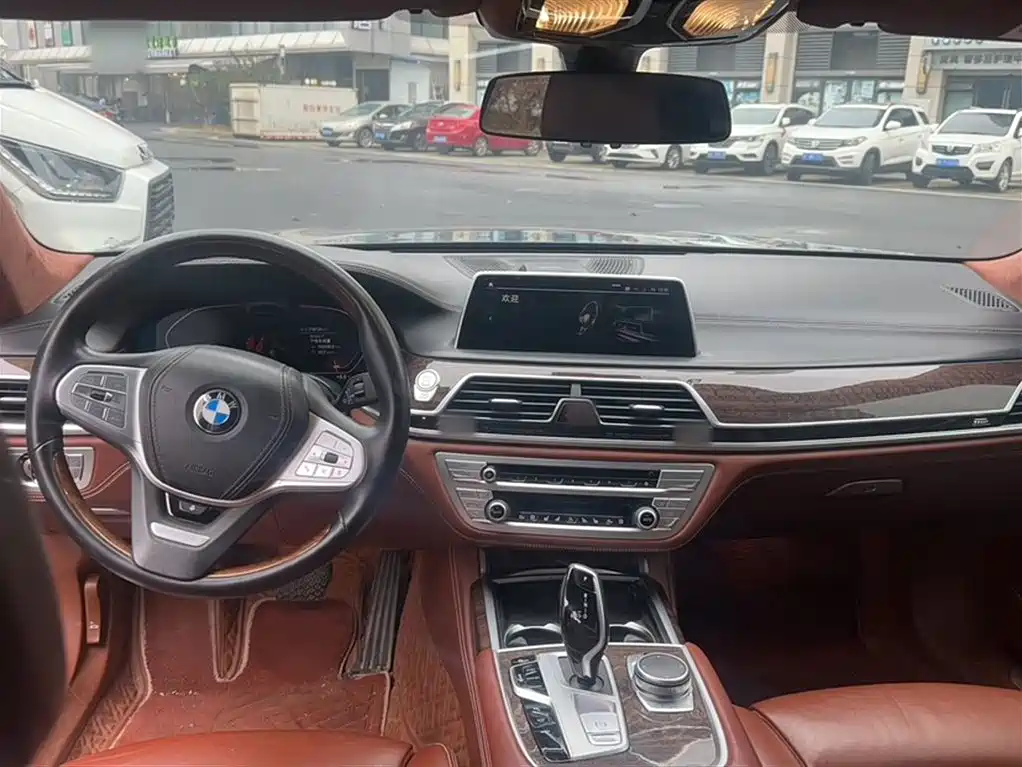 BMW 7 Series 2021 — фото 19