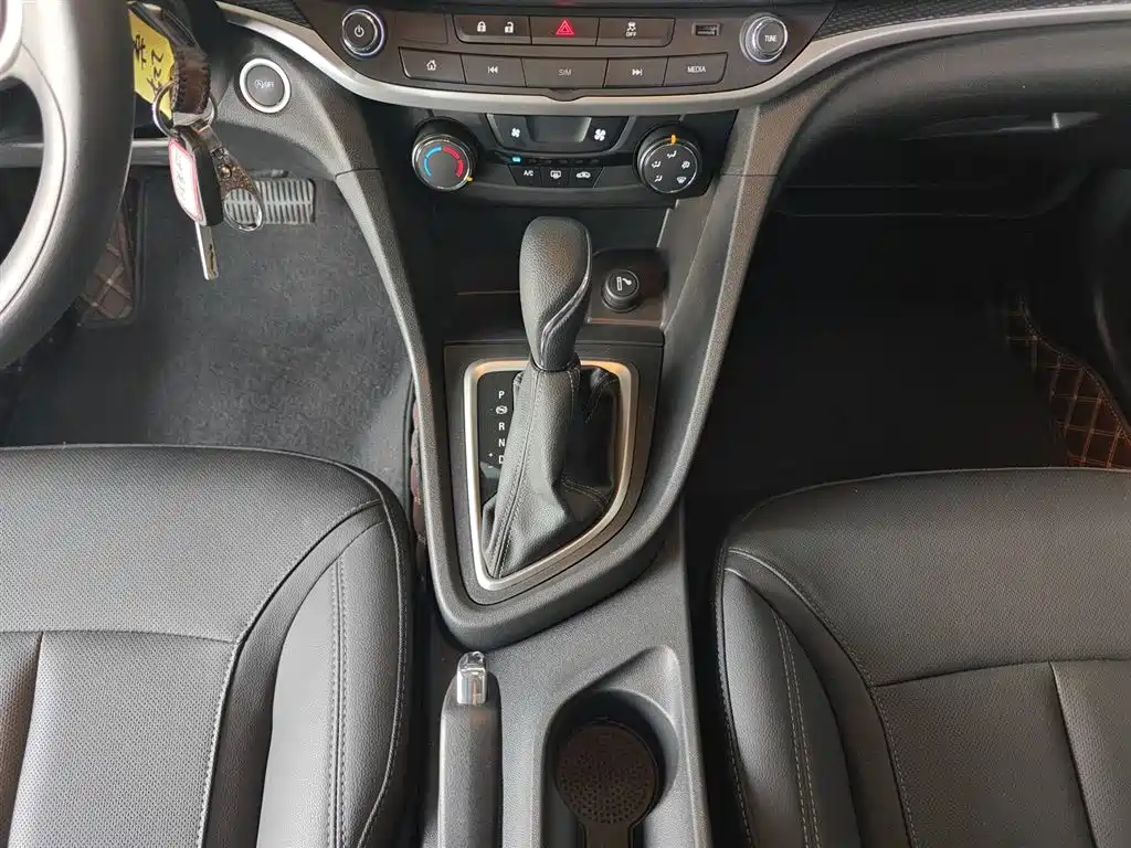 Buick Excelle 2022 — фото 14