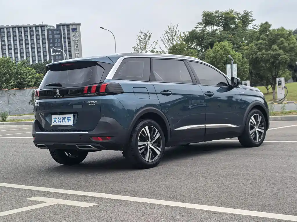Peugeot 5008 2017 — фото 16