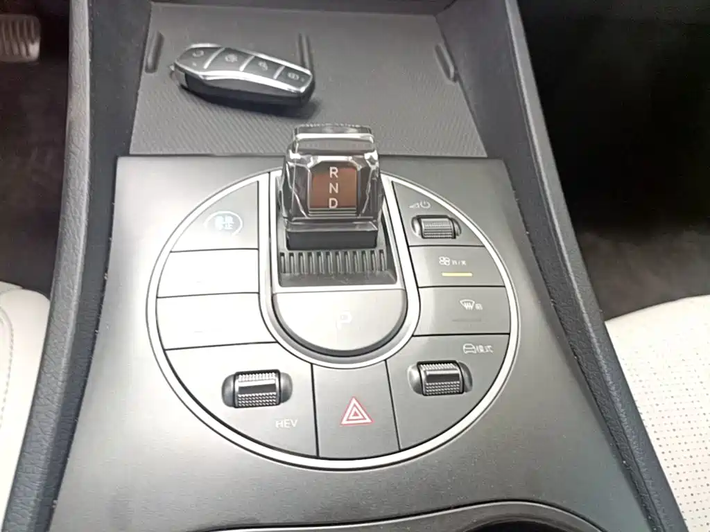 BYD Seal 05 DM-i 2025 — фото 14