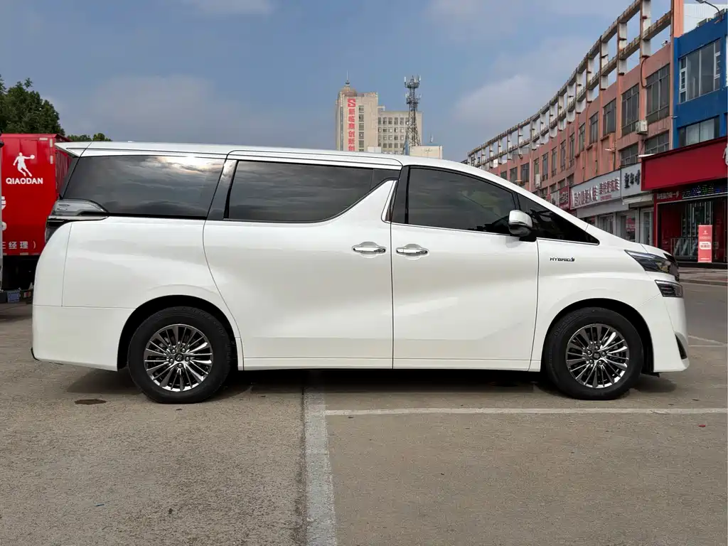 Toyota Vellfire 2023 — фото 15