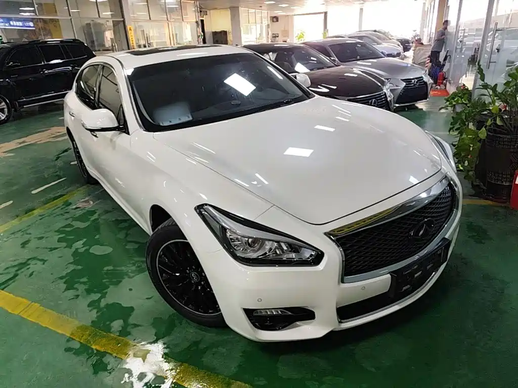 Infiniti Q70 2020